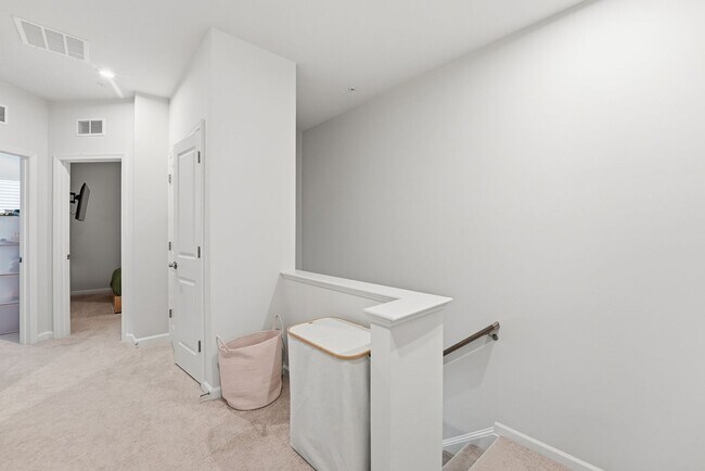 Building Photo - 6066 Beake St