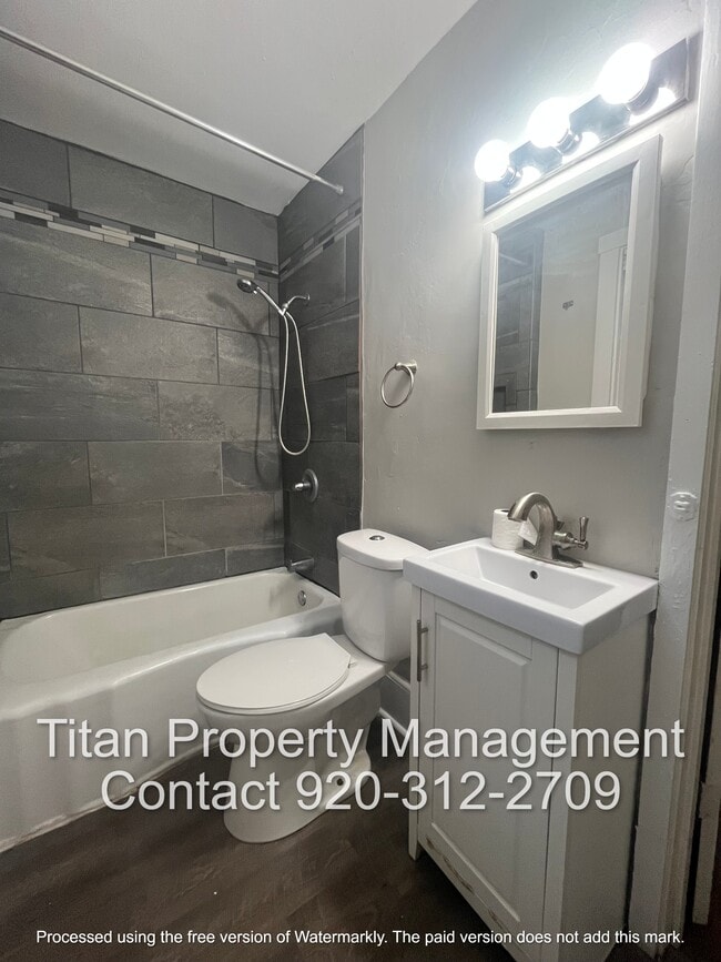 Building Photo - 714 Central St