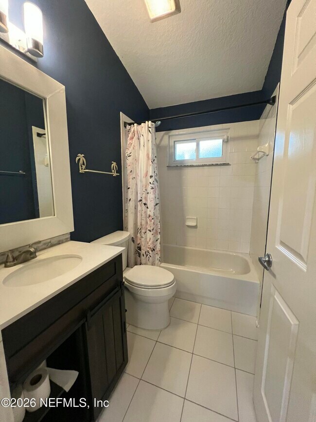 Building Photo - 1115 Main St