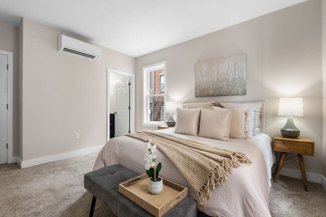 Building Photo - 362 Silver St