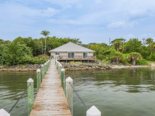 Building Photo - 1716 Indian River Dr