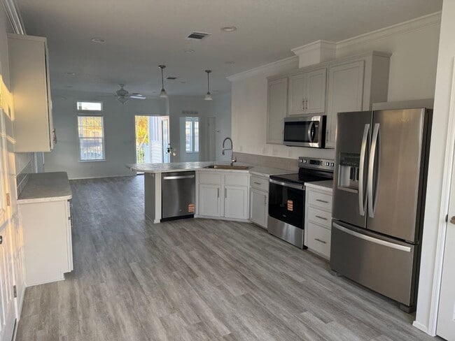 Building Photo - 362 Tahitian Dr