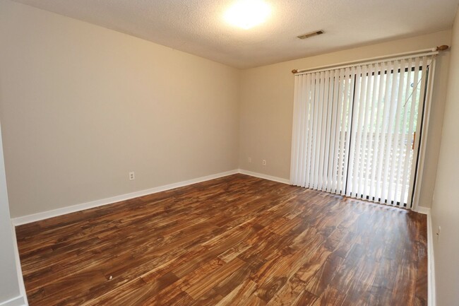 Building Photo - Spacious 2BR 2BA townhome in Village Creek!