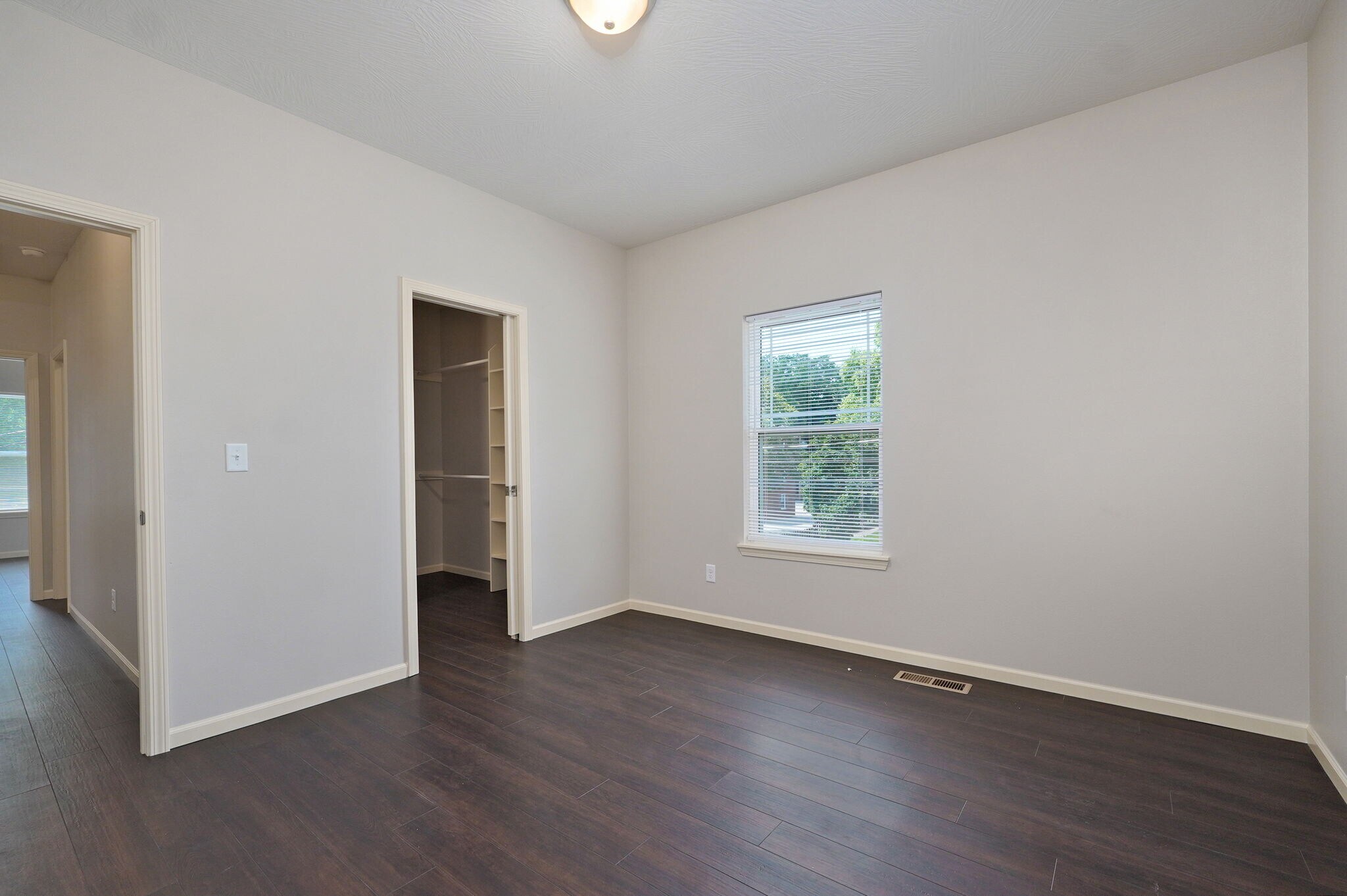 Building Photo - 1320 E Elm St