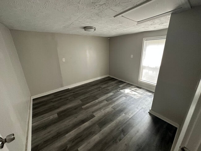 Building Photo - 6262 Simpson Ave