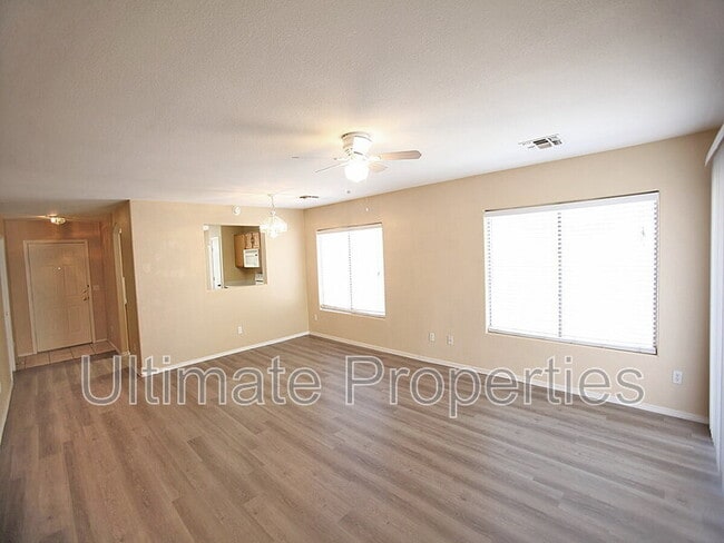 Building Photo - 12706 W Ash St