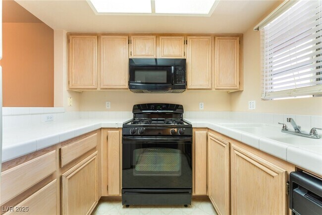 Building Photo - 1908 Tierra Vista Dr