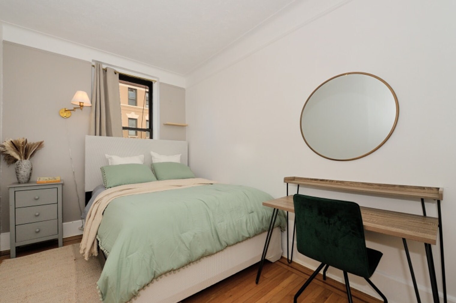 Building Photo - 400 W 47th St