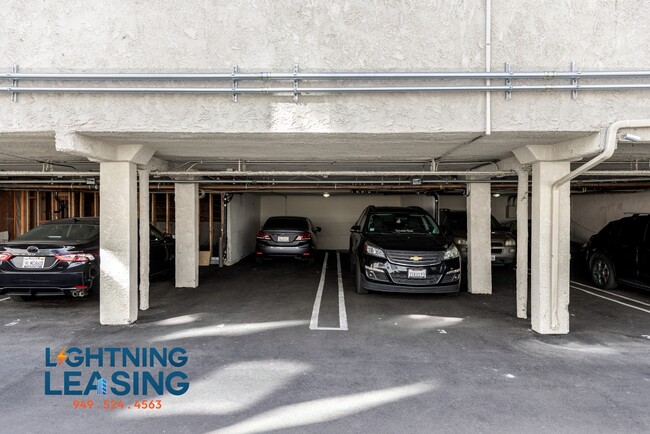 Building Photo - 6738-6733 Independence Ave