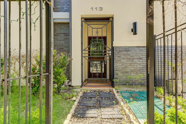 Building Photo - 113 Tuam St