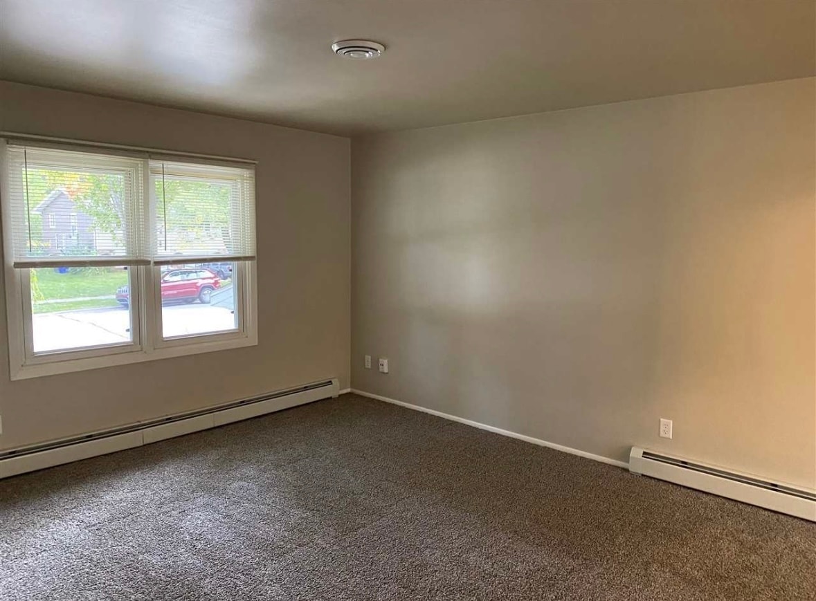 Living room - 414 N Saint Bernard Dr