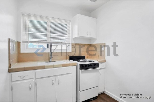 Building Photo - 132 W 18th St