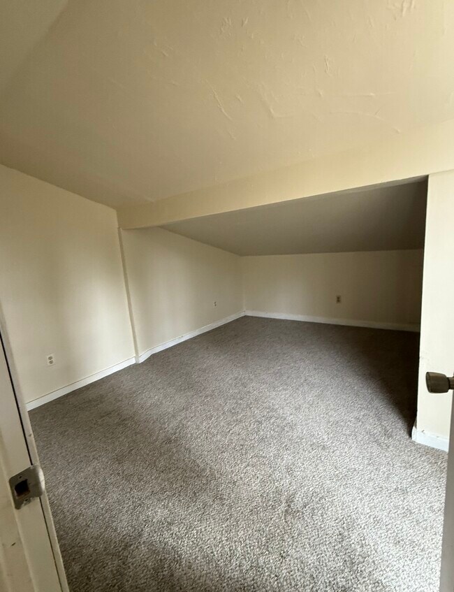 Building Photo - 300 Amherst Rd