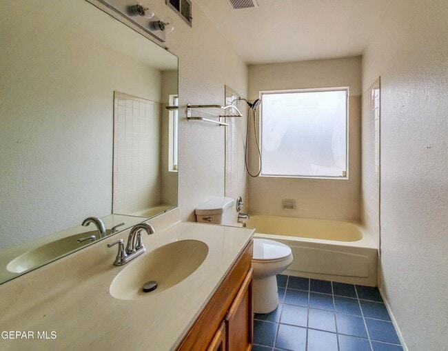 Building Photo - 1120 Shawnee Ln