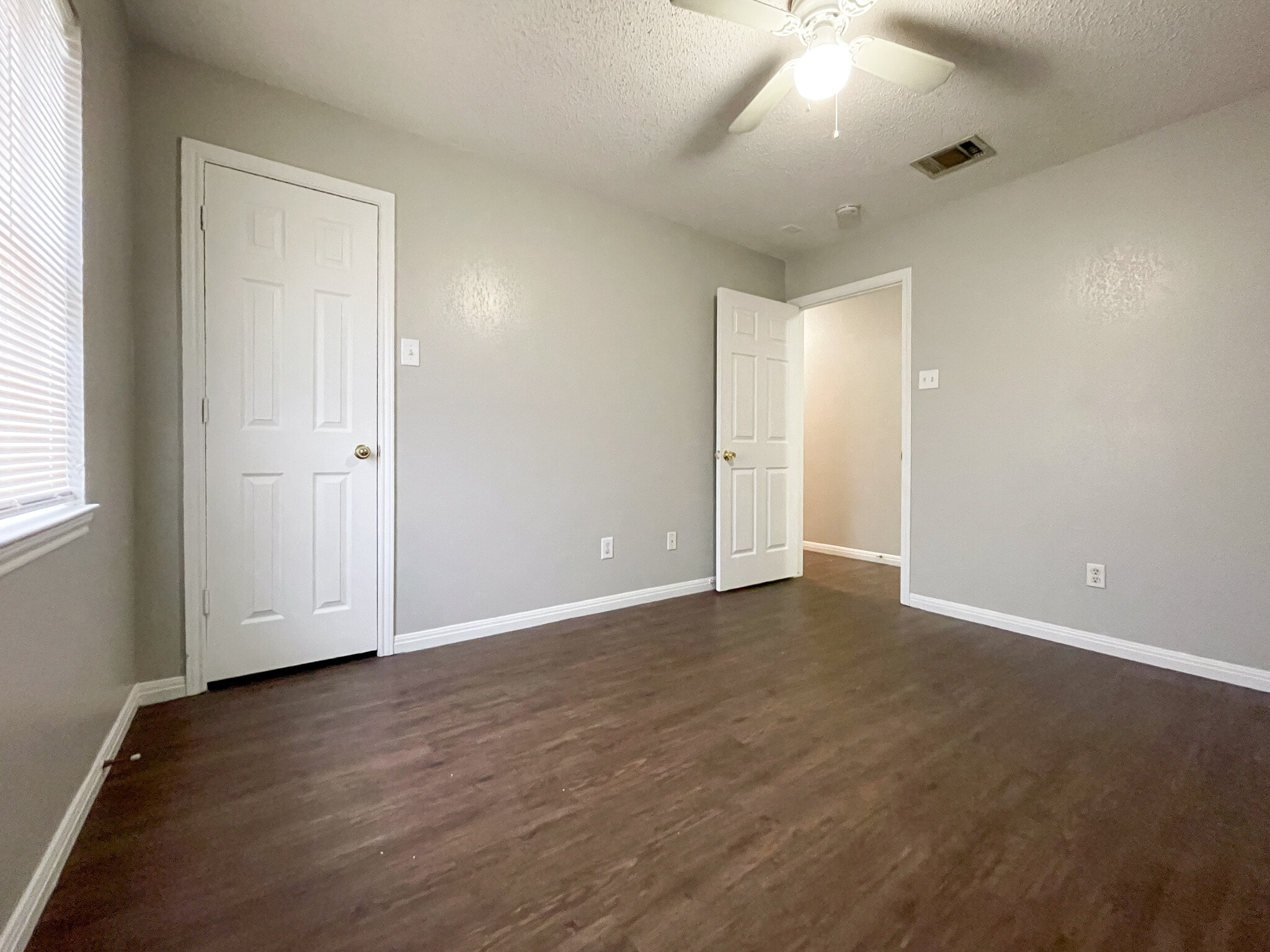 Building Photo - 141 Spring Country