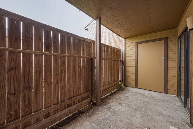 Building Photo - 9090 S Braeswood Blvd