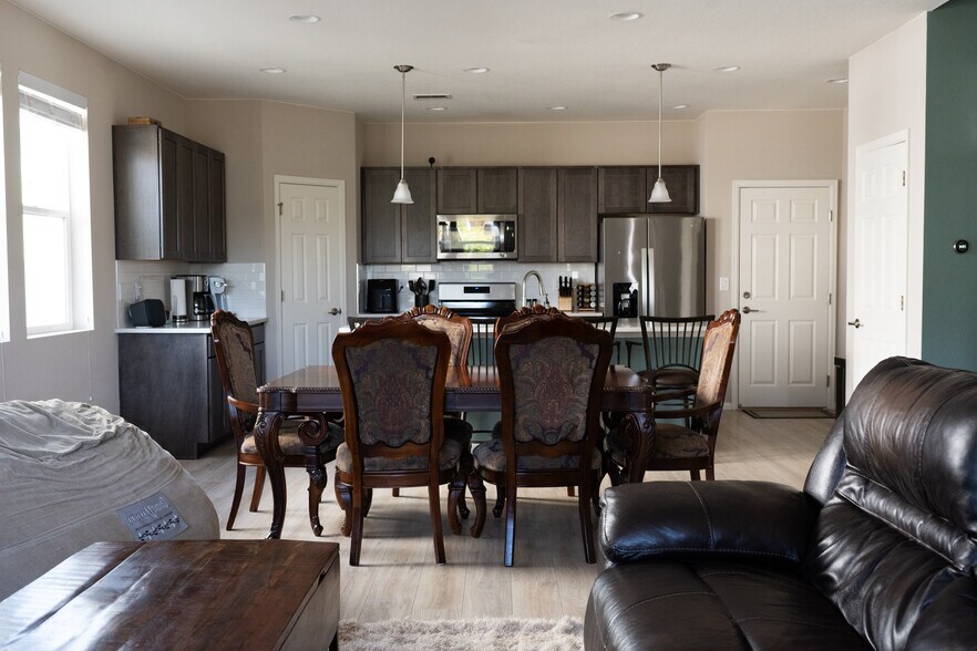 Building Photo - 16181 Bolling Dr