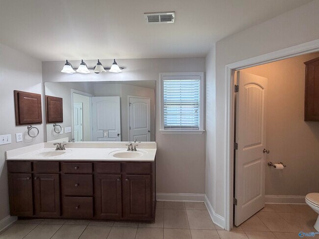 Building Photo - 110 Autumn Haven Ln