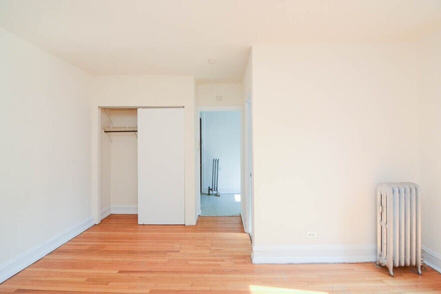 Building Photo - 3300 W Schubert Ave