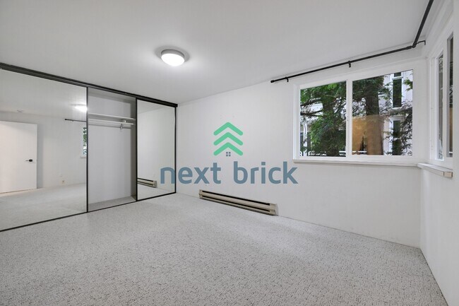 Building Photo - For Rent – 1 Bedroom | 1 Bathroom Lakeview Condo in Leschi Shores