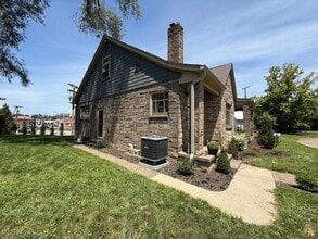 Building Photo - 1119 Abbey Pl