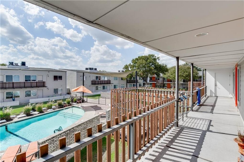 Building Photo - 2200 Dickson Dr