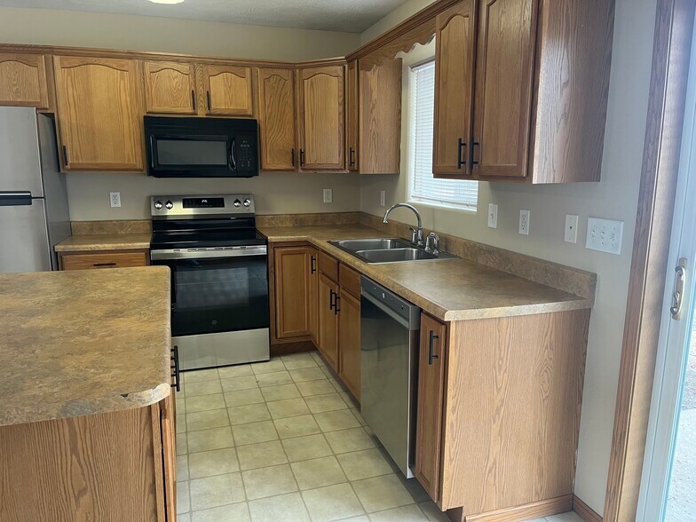 kitchen - 997 N Highway 105