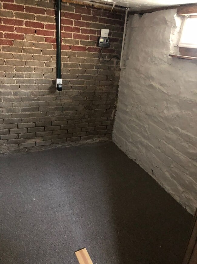 Building Photo - 1400 7th Ave