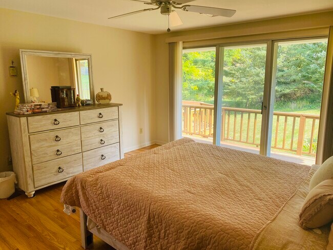 Building Photo - 7863 Russell Ln