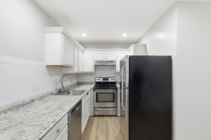 Building Photo - 2429 Barclay St