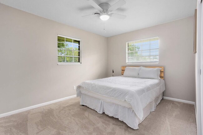 Building Photo - 4070 Arbutus Dr