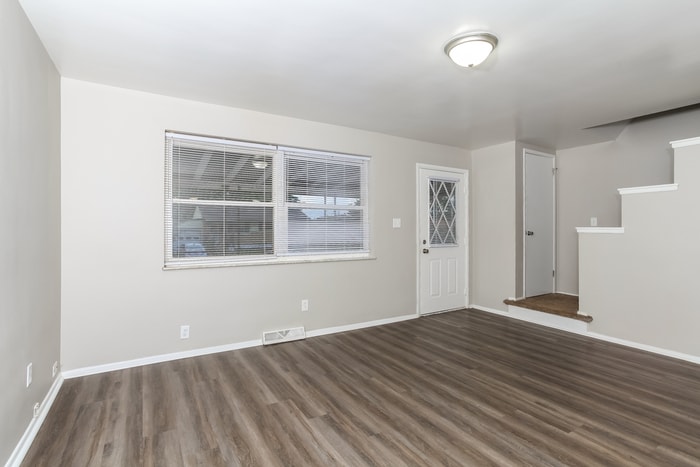 Building Photo - 9340 Comstock Dr