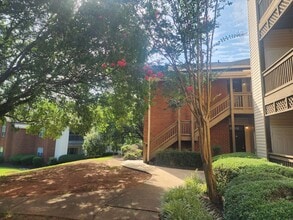 Building Photo - 121-207