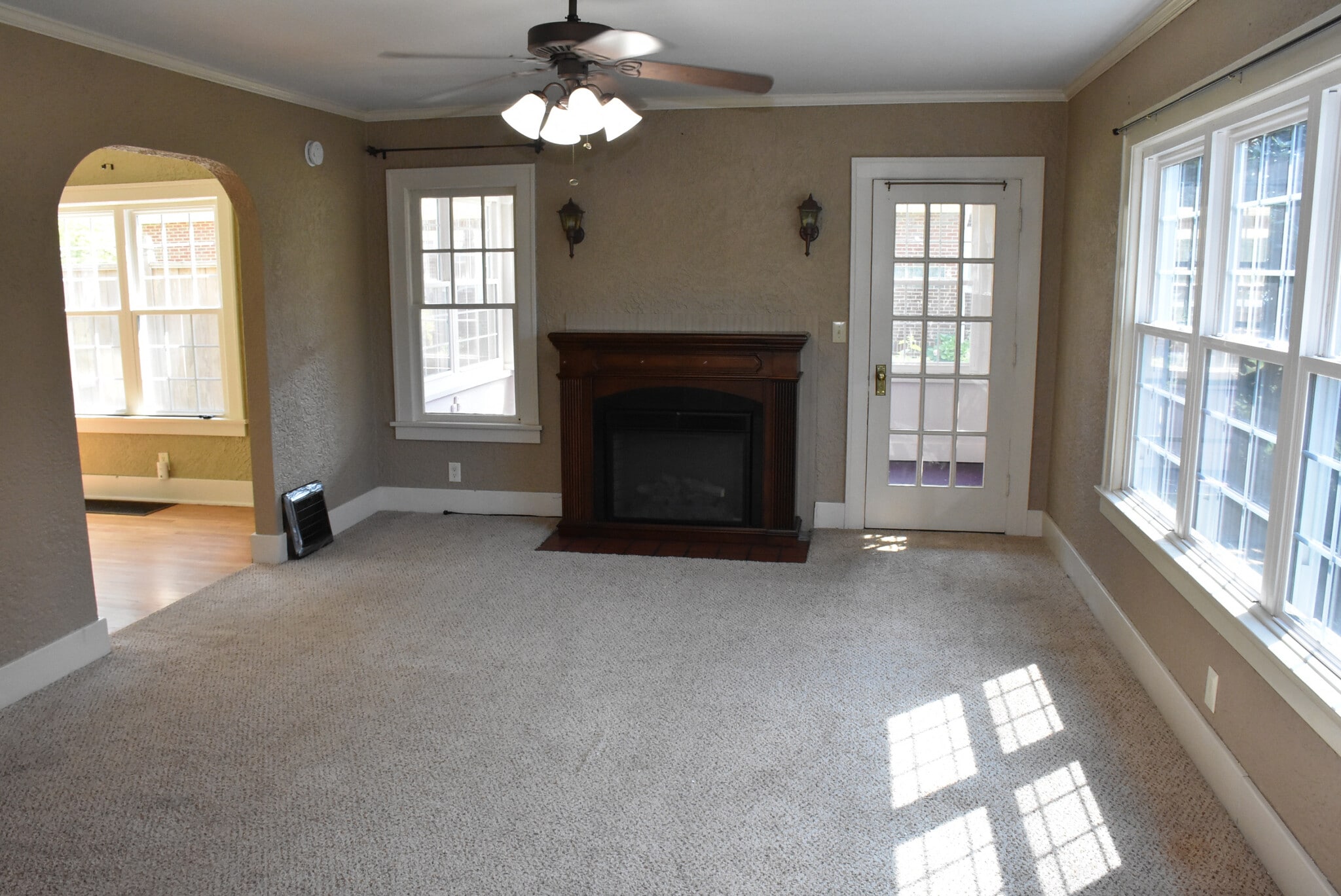 Building Photo - 351 Ravine St