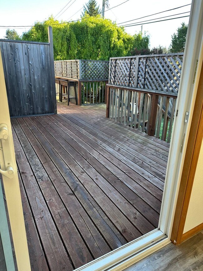 Building Photo - 1 Bedroom, 1 Bath Duplex – Sunny McKinleyville