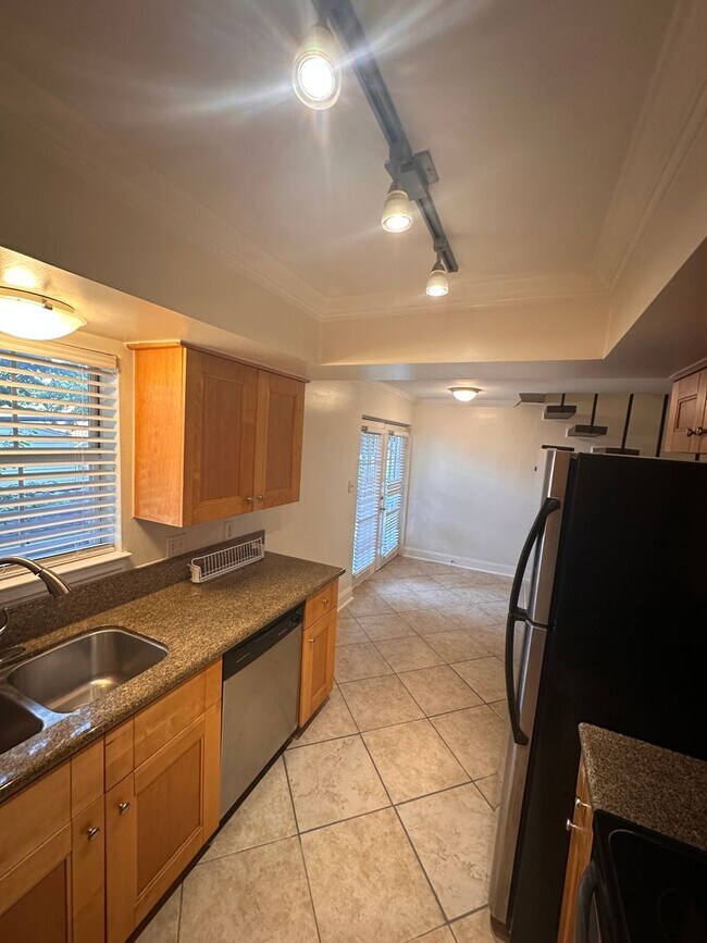 Building Photo - 3008 5th St