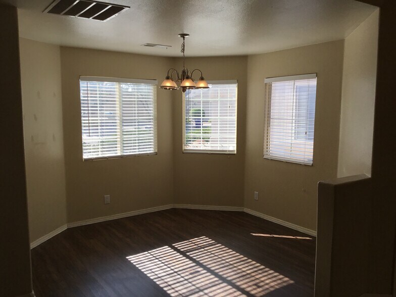 Building Photo - 10215 Calle Chulita NW