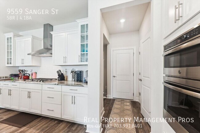 Building Photo - 9559 Sanger St