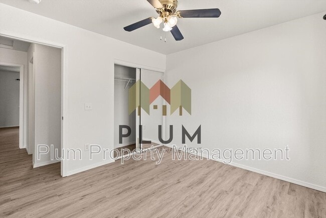 Building Photo - 5449 Golf Dr