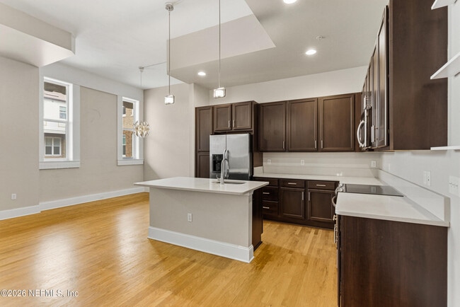 Building Photo - 2525 College St