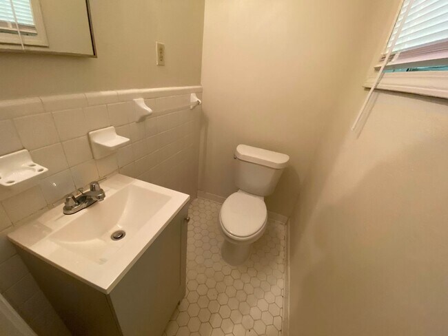 Building Photo - 4060 Stowe St