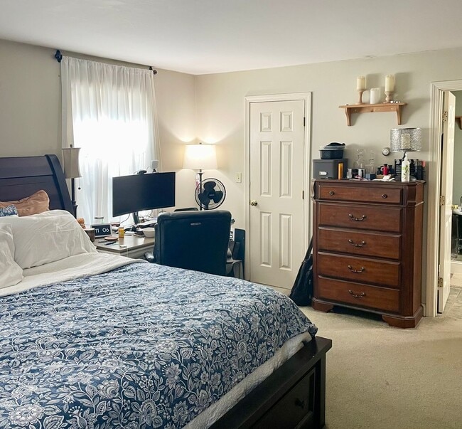 Building Photo - Sublet available now to May. Stunning 5 bedroom Falmouth Home