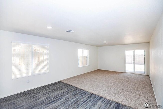 Building Photo - 7561 E 45th St