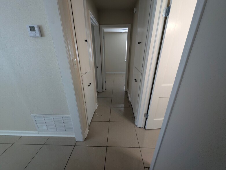 Building Photo - 717 S Midwest Blvd