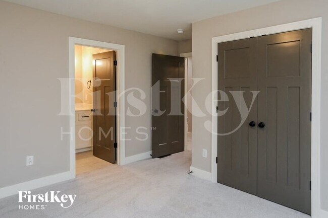 Building Photo - 2217 NE Janessa Dr