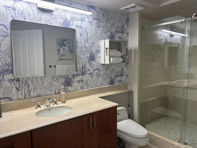 Building Photo - 401 SW 4th Ave