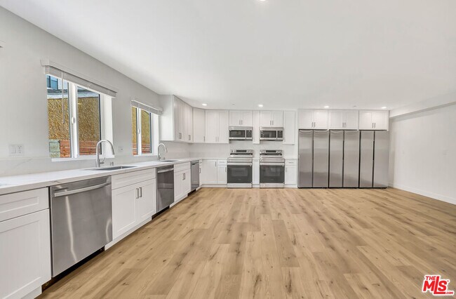 Building Photo - 1584 W 37th St