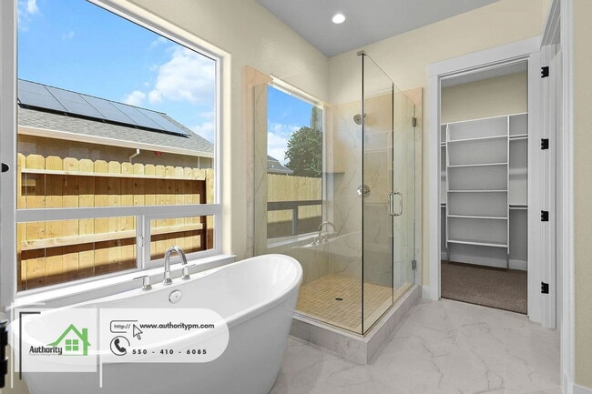 Building Photo - 2856 River Dr