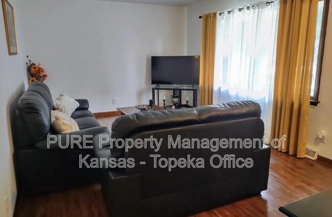 Building Photo - 111 Vista View Ct