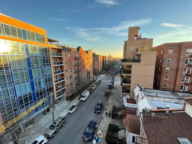 Building Photo - 1670 E 19th St